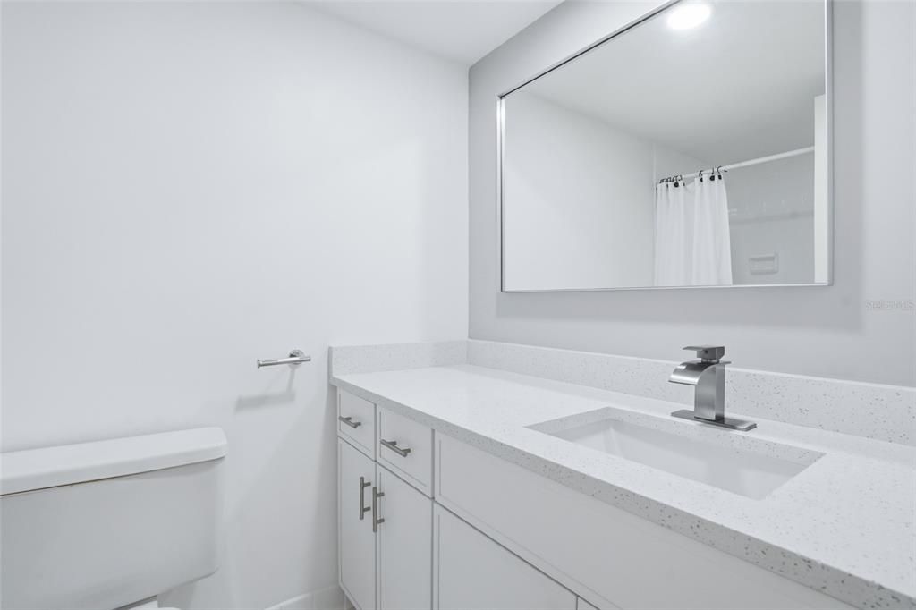 For Sale: $200,000 (2 beds, 2 baths, 1035 Square Feet)