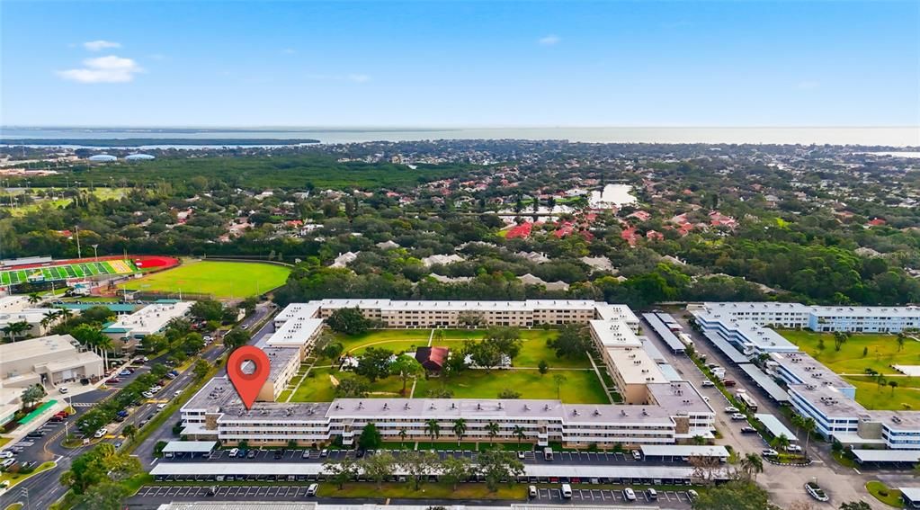 For Sale: $200,000 (2 beds, 2 baths, 1035 Square Feet)