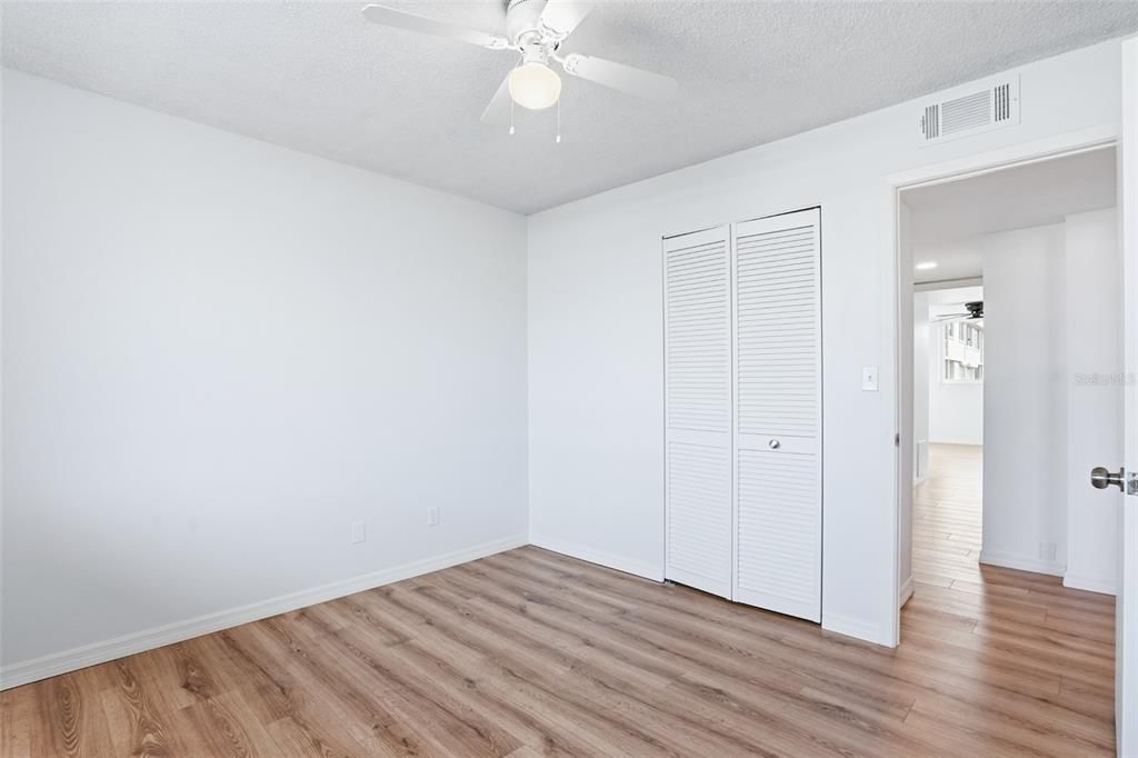 For Sale: $200,000 (2 beds, 2 baths, 1035 Square Feet)