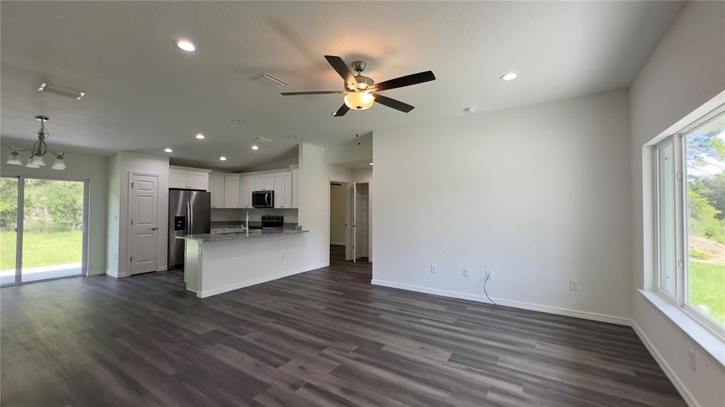 出租: $1,650 (3 贝兹, 2 浴室, 1323 平方英尺)