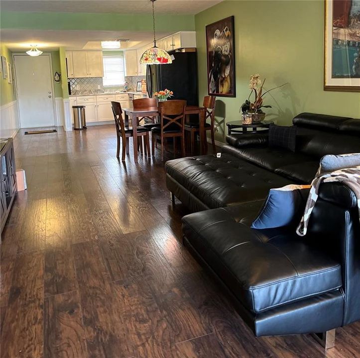 出租: $1,395 (2 贝兹, 2 浴室, 1056 平方英尺)