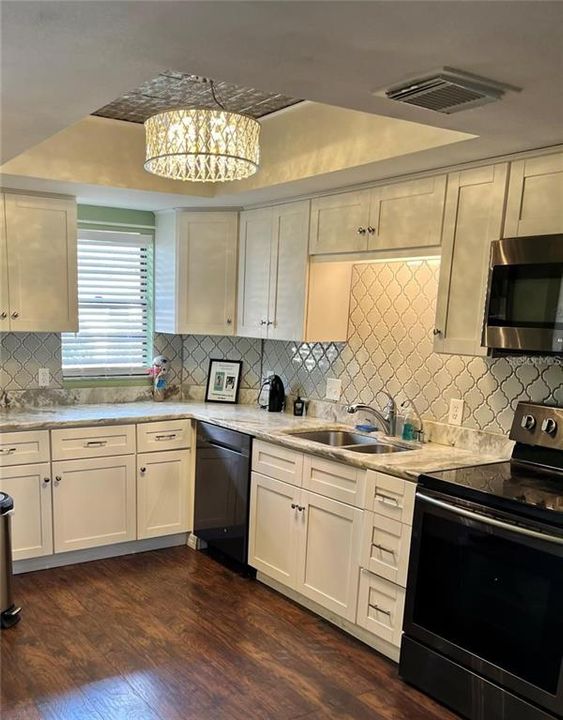 出租: $1,395 (2 贝兹, 2 浴室, 1056 平方英尺)