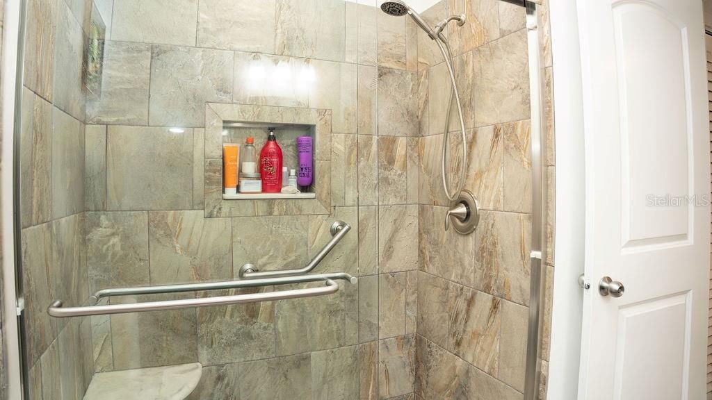 For Sale: $125,000 (1 beds, 1 baths, 850 Square Feet)