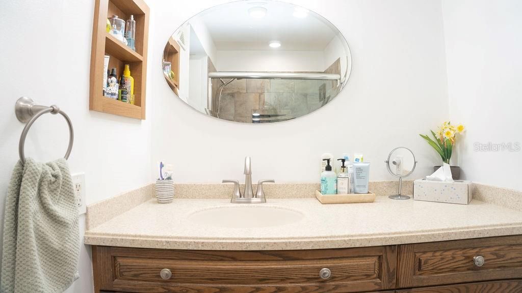 For Sale: $125,000 (1 beds, 1 baths, 850 Square Feet)