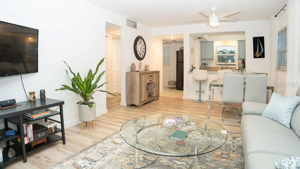 For Sale: $125,000 (1 beds, 1 baths, 850 Square Feet)