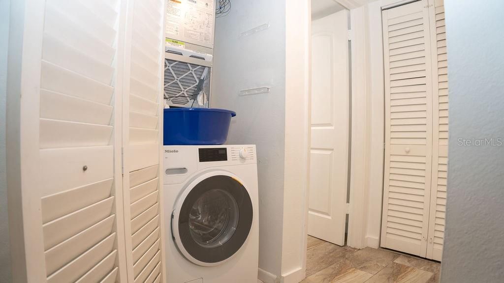 For Sale: $125,000 (1 beds, 1 baths, 850 Square Feet)