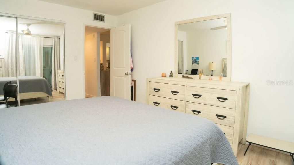 For Sale: $125,000 (1 beds, 1 baths, 850 Square Feet)