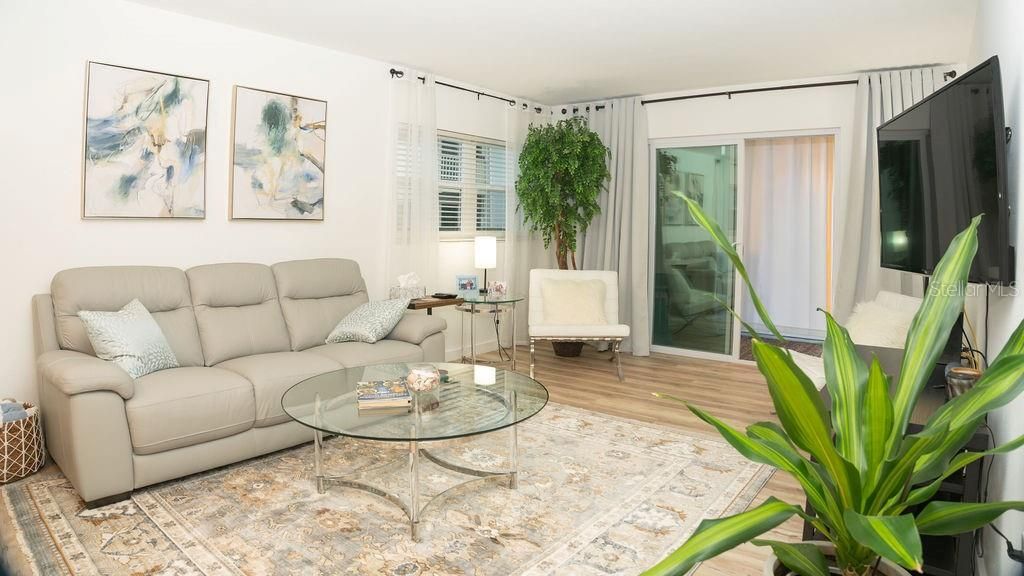 For Sale: $125,000 (1 beds, 1 baths, 850 Square Feet)