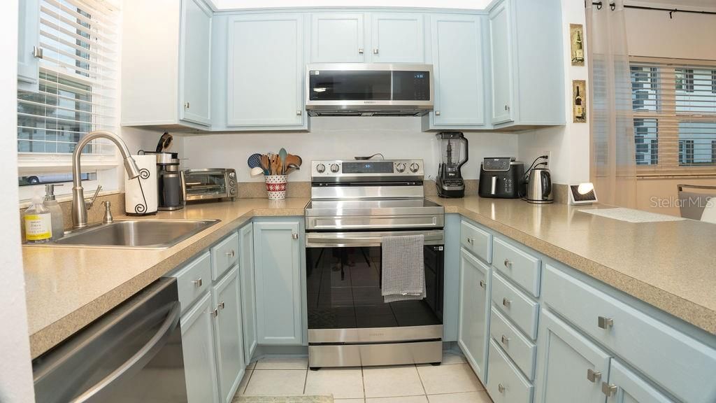 For Sale: $125,000 (1 beds, 1 baths, 850 Square Feet)