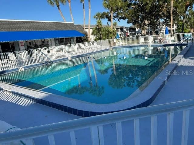 For Sale: $125,000 (1 beds, 1 baths, 850 Square Feet)