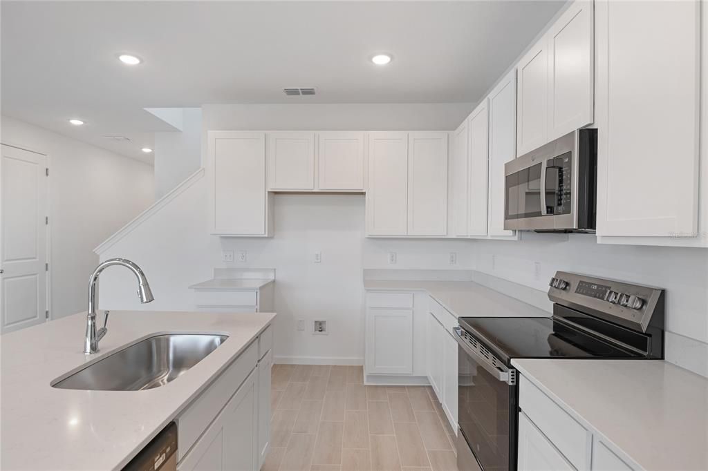 На продажу: $399,050 (4 спален, 3 ванн, 2670 Квадратных фут)