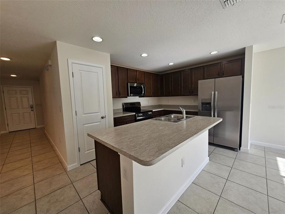 En Renta: $1,950 (4 camas, 2 baños, 1600 Pies cuadrados)