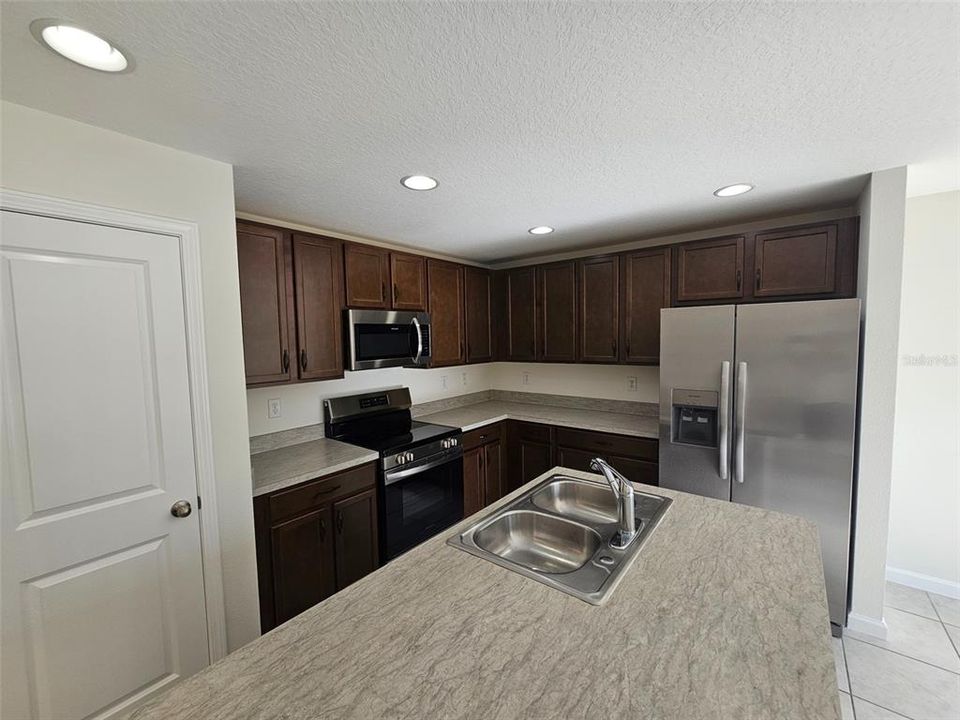 En Renta: $1,950 (4 camas, 2 baños, 1600 Pies cuadrados)