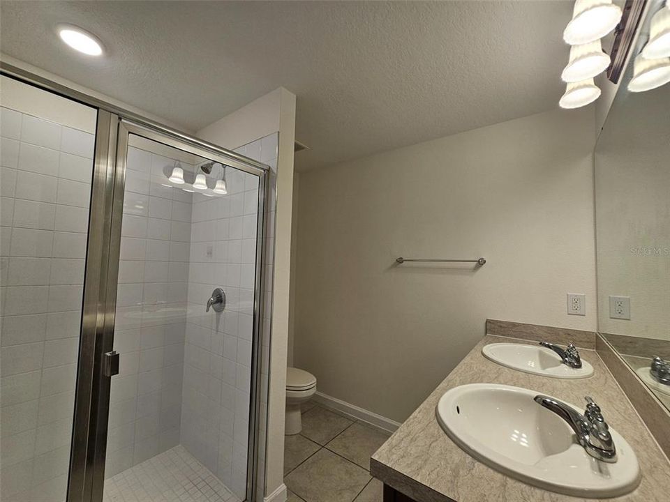 En Renta: $1,950 (4 camas, 2 baños, 1600 Pies cuadrados)