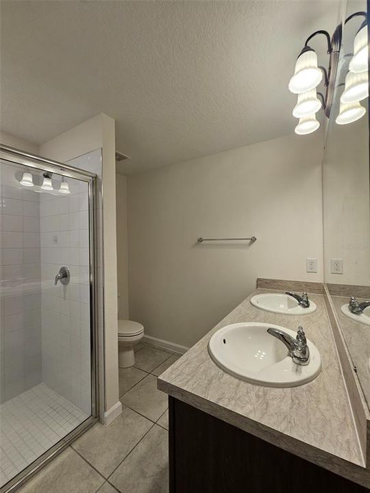 En Renta: $1,950 (4 camas, 2 baños, 1600 Pies cuadrados)