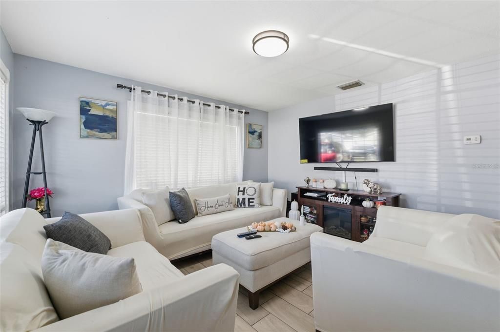 En Venta: $415,000 (2 camas, 2 baños, 1158 Pies cuadrados)