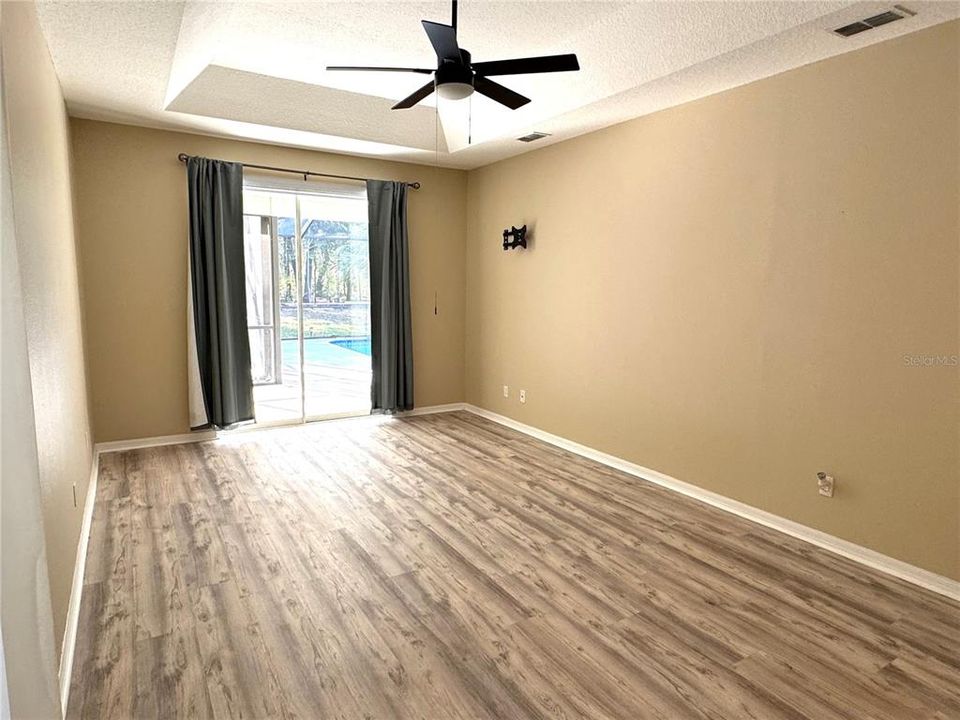 For Sale: $499,500 (4 beds, 2 baths, 2093 Square Feet)