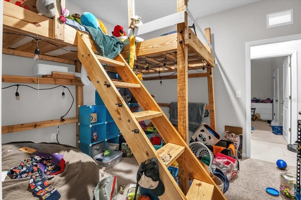 For Sale: $487,500 (5 beds, 3 baths, 2198 Square Feet)