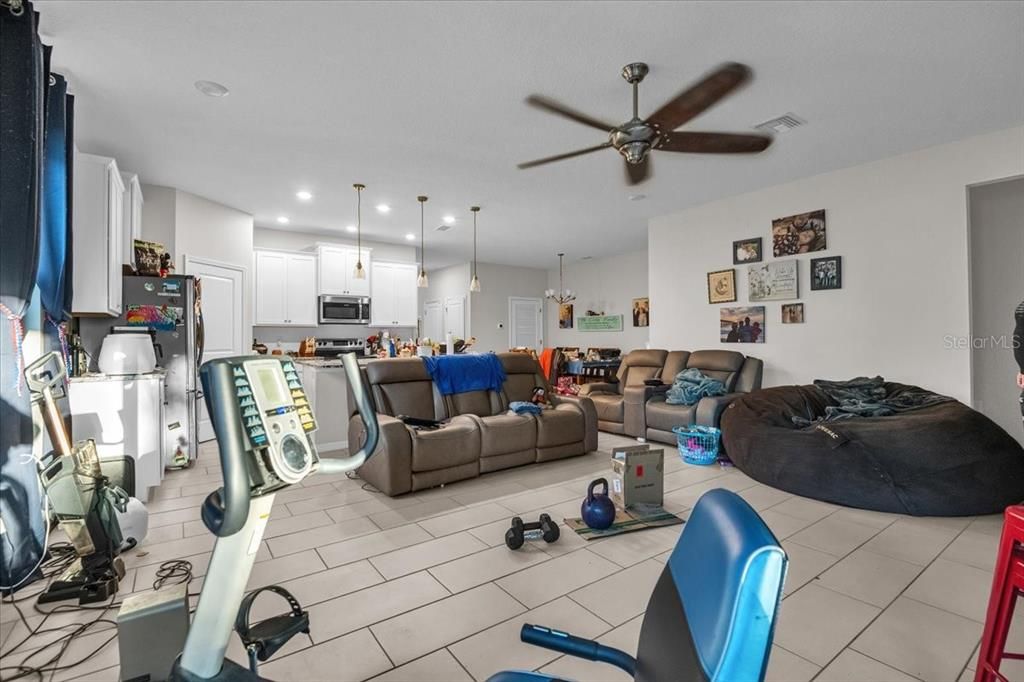 For Sale: $487,500 (5 beds, 3 baths, 2198 Square Feet)