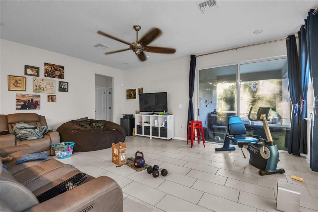 For Sale: $487,500 (5 beds, 3 baths, 2198 Square Feet)