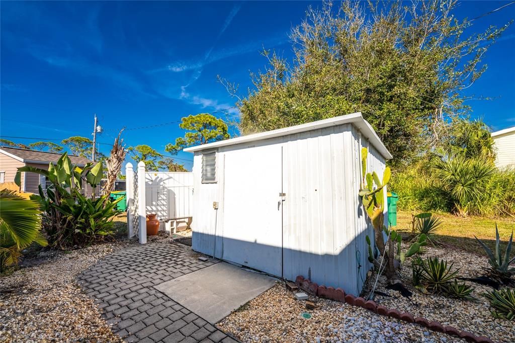 На продажу: $225,000 (2 спален, 2 ванн, 1152 Квадратных фут)