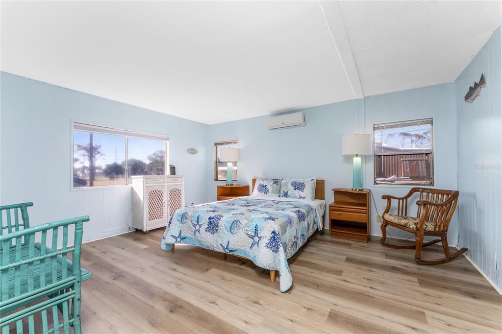 На продажу: $225,000 (2 спален, 2 ванн, 1152 Квадратных фут)