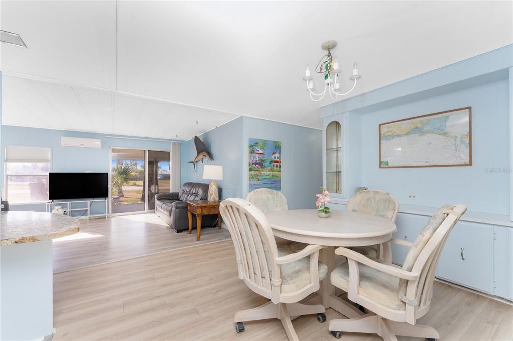 На продажу: $225,000 (2 спален, 2 ванн, 1152 Квадратных фут)