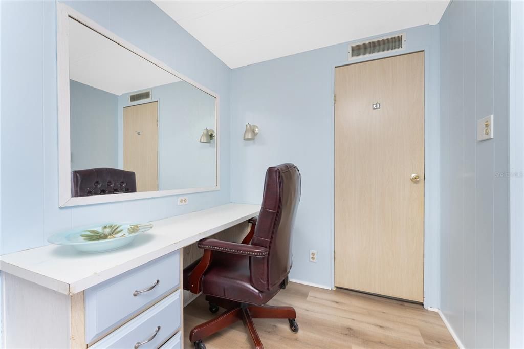 На продажу: $225,000 (2 спален, 2 ванн, 1152 Квадратных фут)