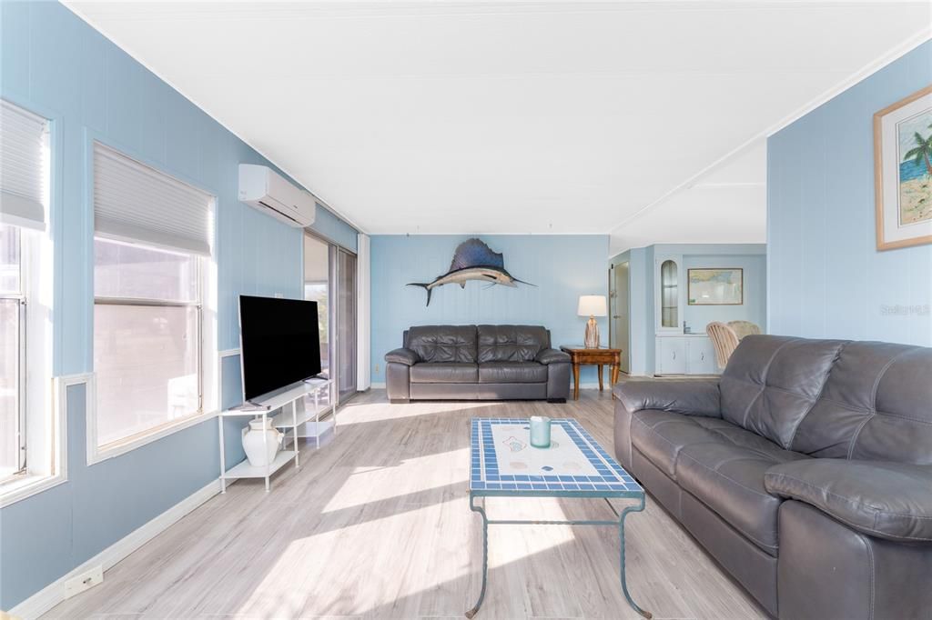 На продажу: $225,000 (2 спален, 2 ванн, 1152 Квадратных фут)