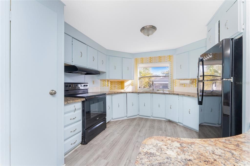 На продажу: $225,000 (2 спален, 2 ванн, 1152 Квадратных фут)