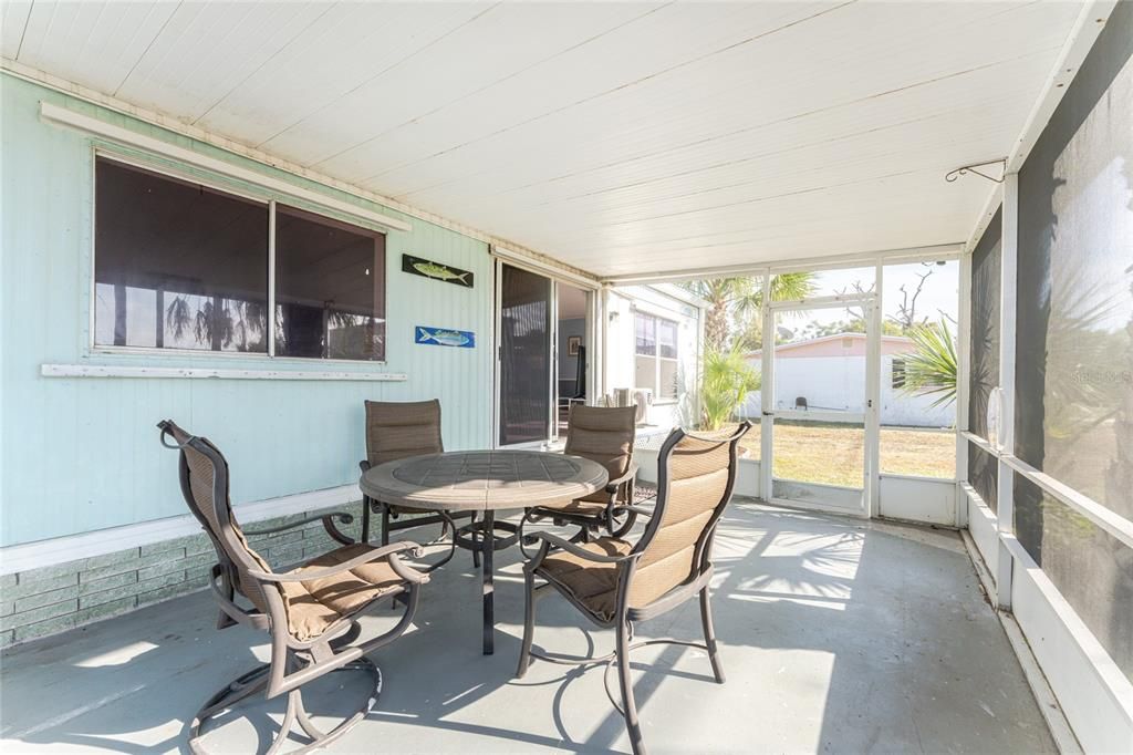 На продажу: $225,000 (2 спален, 2 ванн, 1152 Квадратных фут)