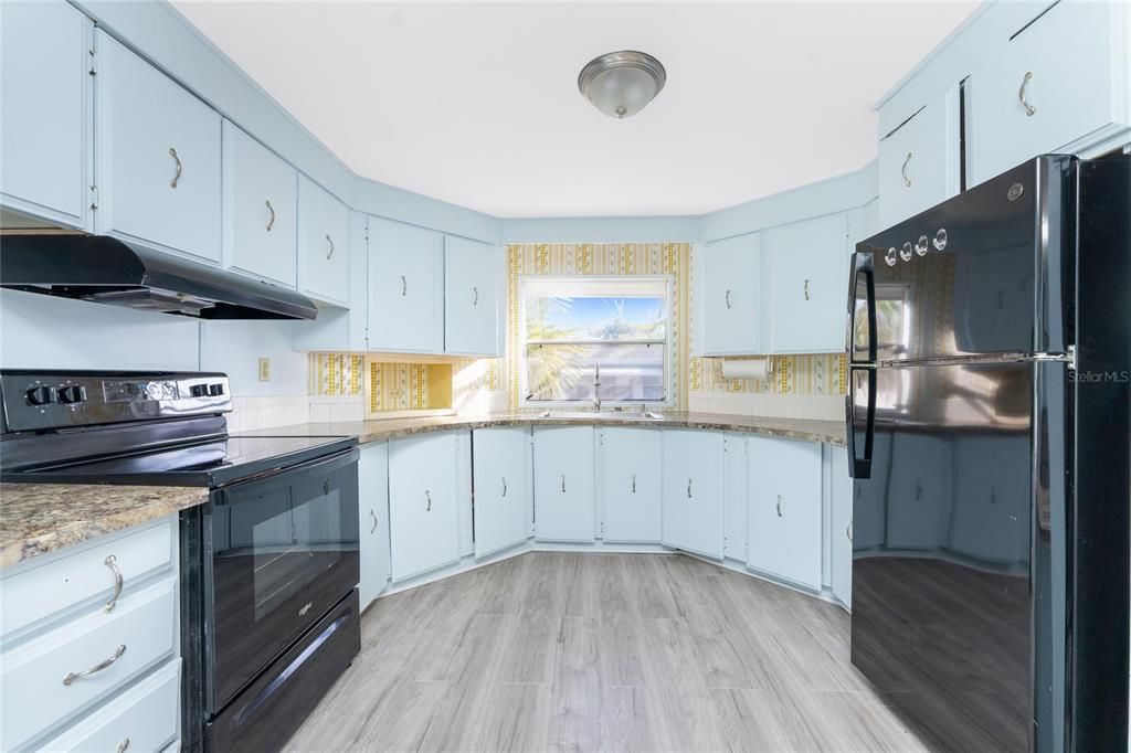 На продажу: $225,000 (2 спален, 2 ванн, 1152 Квадратных фут)