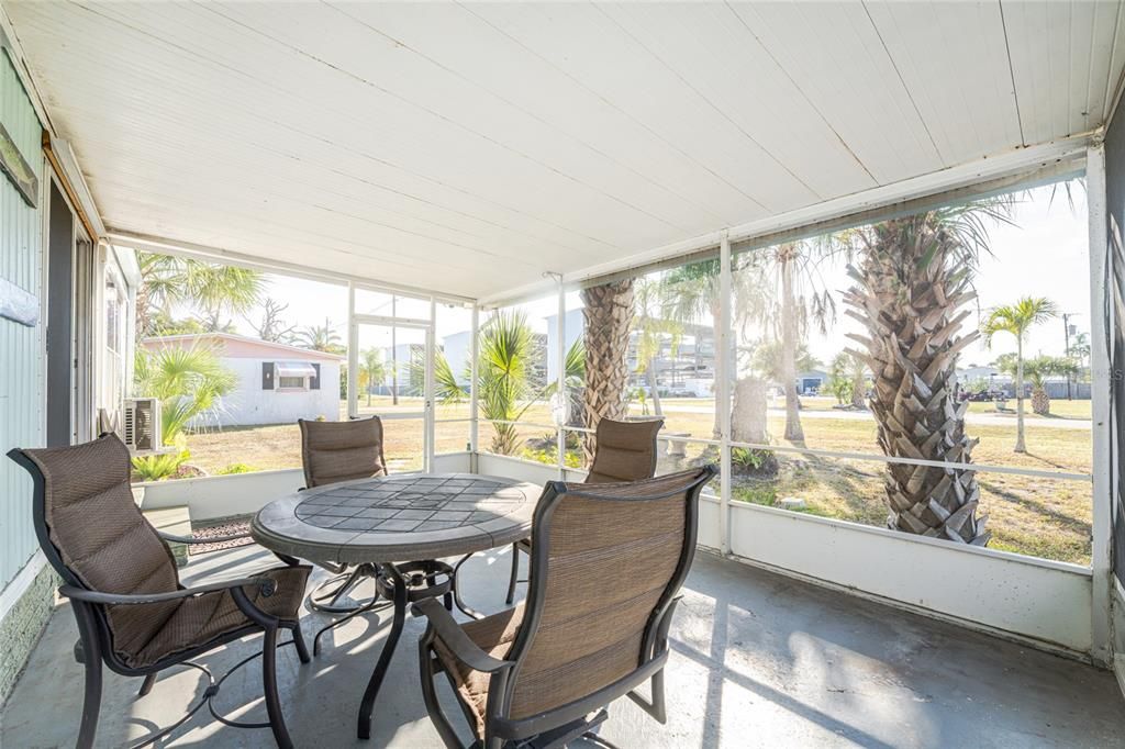 На продажу: $225,000 (2 спален, 2 ванн, 1152 Квадратных фут)