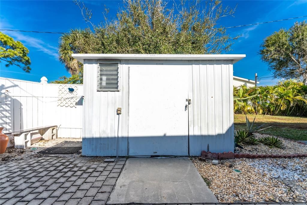 На продажу: $225,000 (2 спален, 2 ванн, 1152 Квадратных фут)