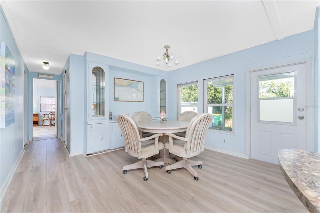 На продажу: $225,000 (2 спален, 2 ванн, 1152 Квадратных фут)