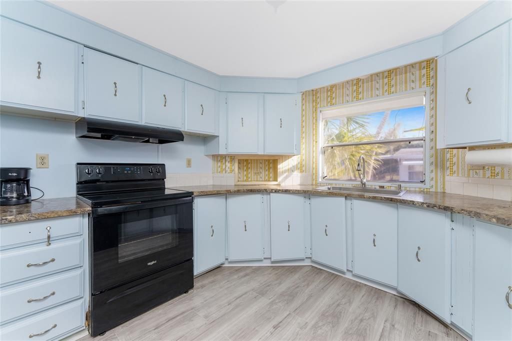 На продажу: $225,000 (2 спален, 2 ванн, 1152 Квадратных фут)