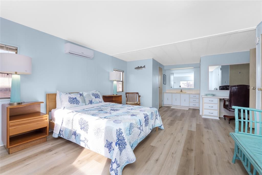 На продажу: $225,000 (2 спален, 2 ванн, 1152 Квадратных фут)