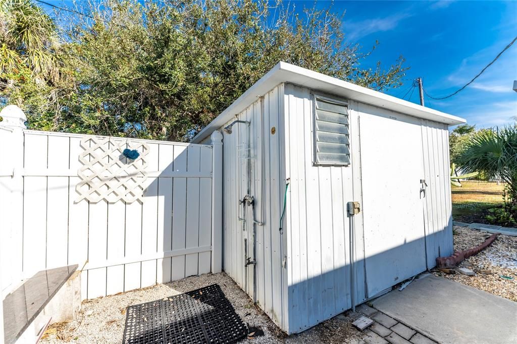 На продажу: $225,000 (2 спален, 2 ванн, 1152 Квадратных фут)