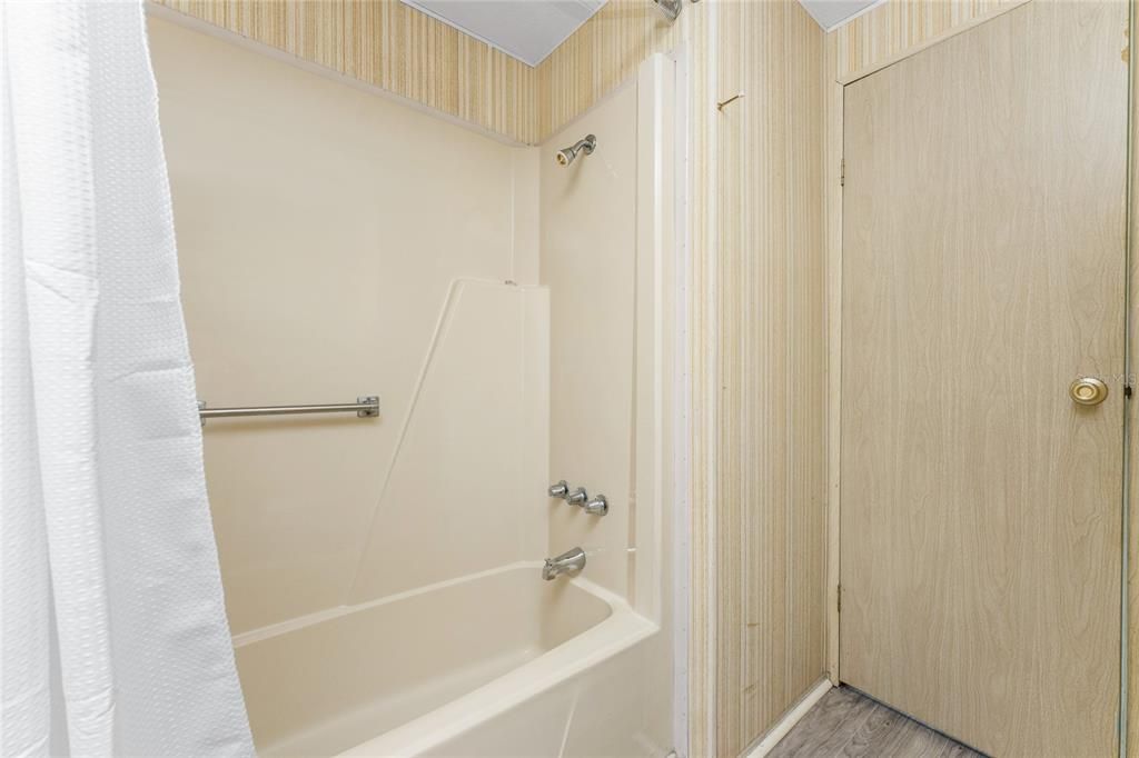 На продажу: $225,000 (2 спален, 2 ванн, 1152 Квадратных фут)