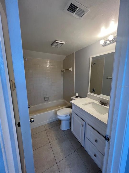 出租: $1,800 (2 贝兹, 2 浴室, 1056 平方英尺)