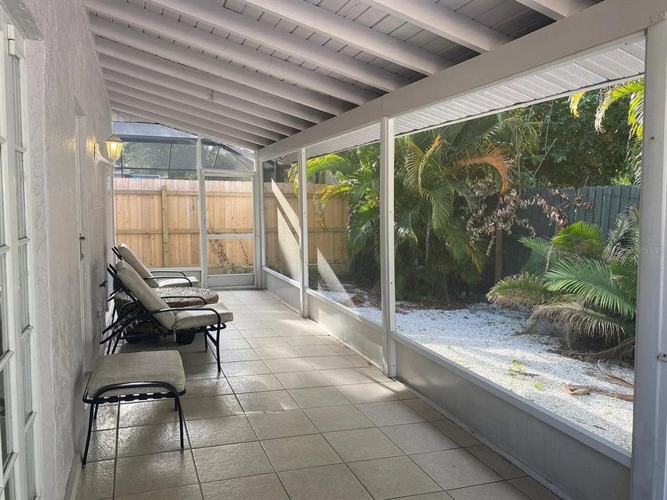 For Rent: $2,700 (3 beds, 2 baths, 1380 Square Feet)