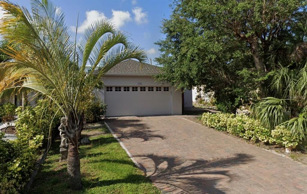 For Rent: $2,700 (3 beds, 2 baths, 1380 Square Feet)