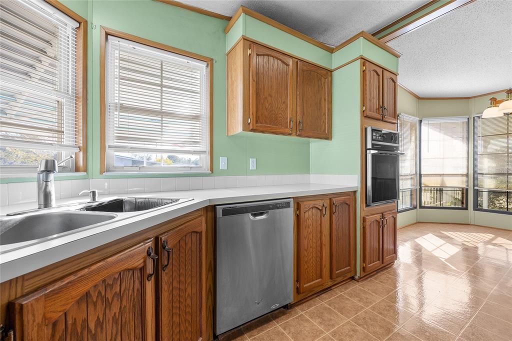 На продажу: $160,000 (2 спален, 2 ванн, 1456 Квадратных фут)