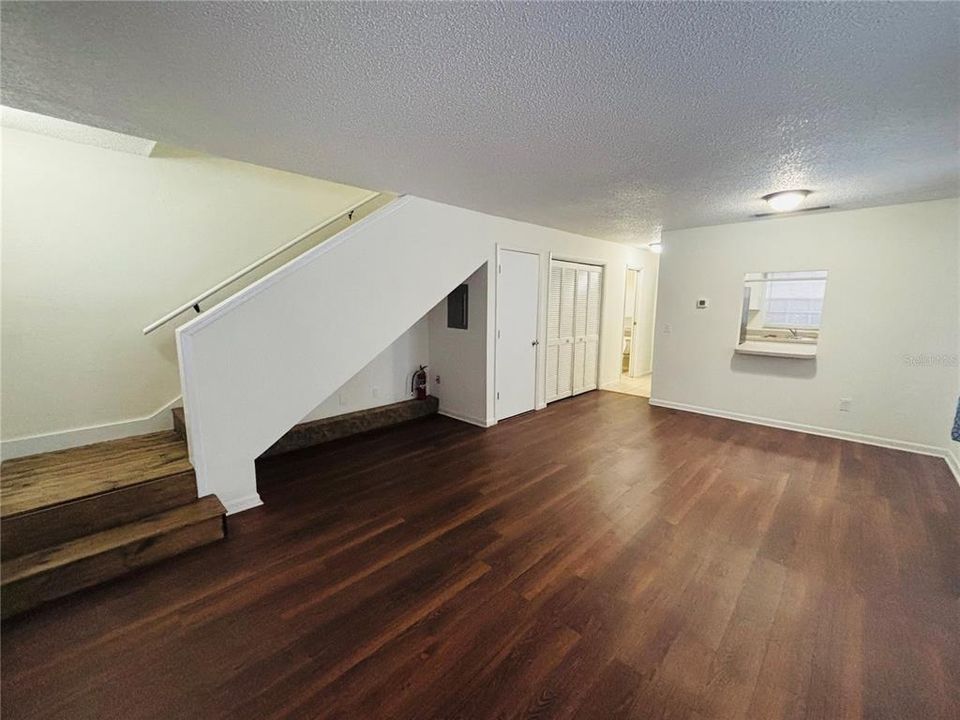 For Rent: $1,295 (2 beds, 1 baths, 1020 Square Feet)