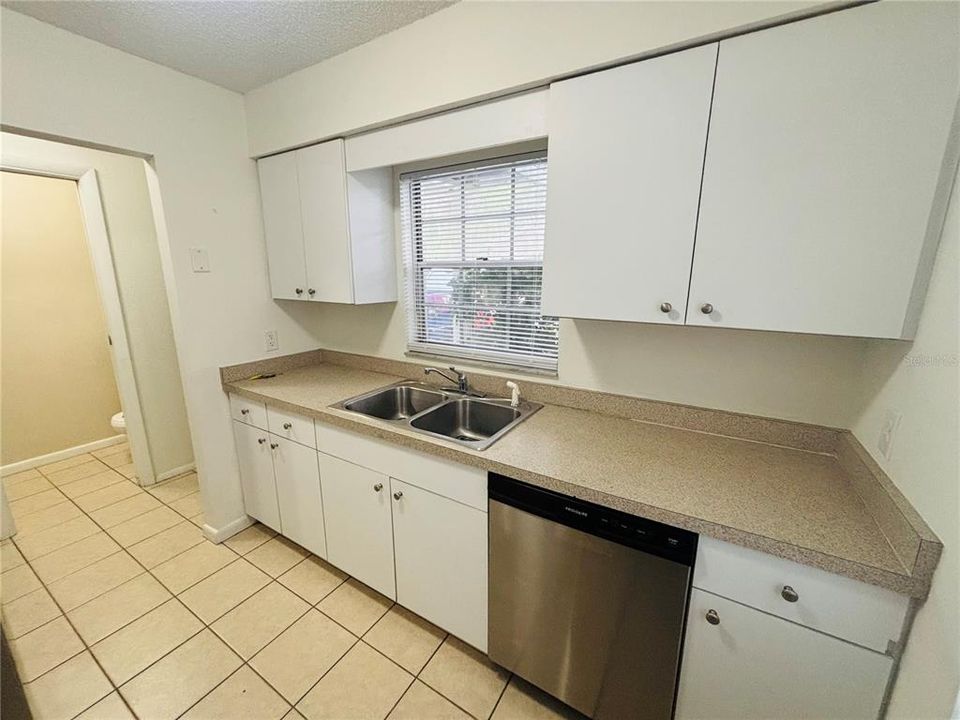 For Rent: $1,295 (2 beds, 1 baths, 1020 Square Feet)
