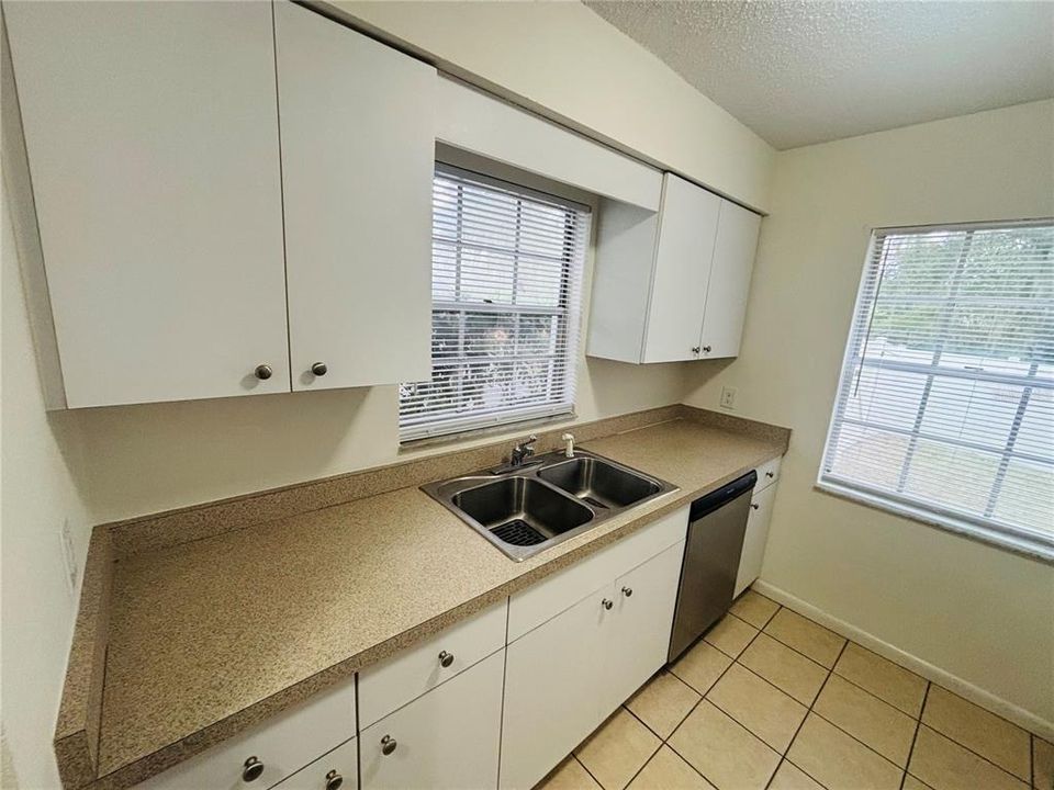 For Rent: $1,295 (2 beds, 1 baths, 1020 Square Feet)