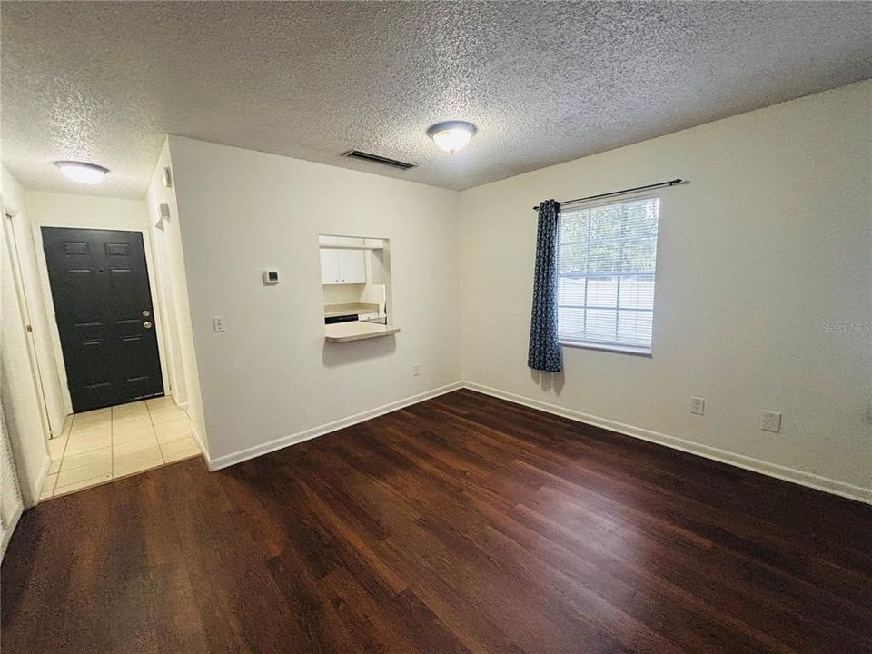 For Rent: $1,295 (2 beds, 1 baths, 1020 Square Feet)