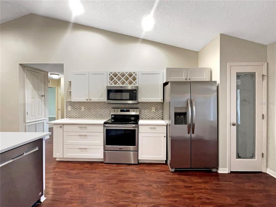 待售: $340,000 (4 贝兹, 3 浴室, 2451 平方英尺)