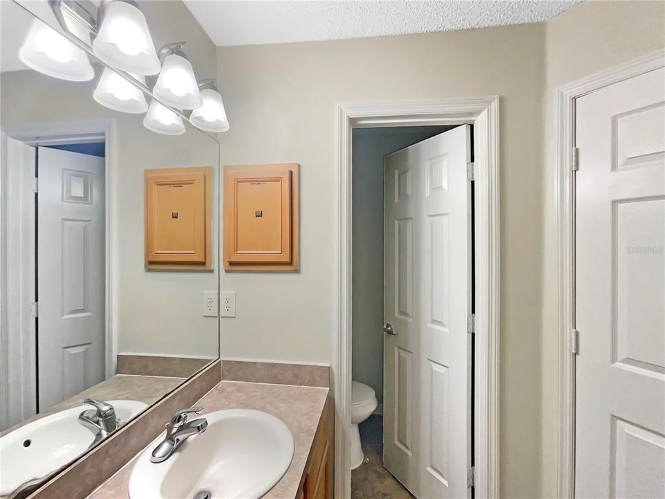 待售: $340,000 (4 贝兹, 3 浴室, 2451 平方英尺)