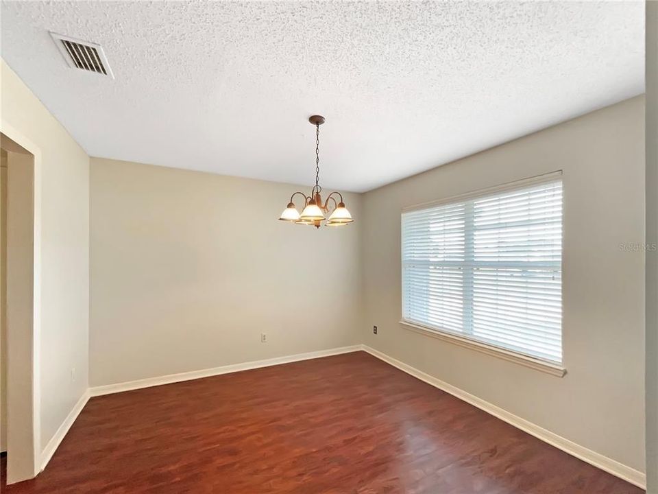 待售: $340,000 (4 贝兹, 3 浴室, 2451 平方英尺)